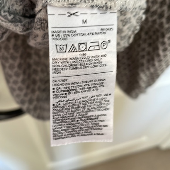 Old Navy Cotton blouse. Size M. - Picture 3 of 3